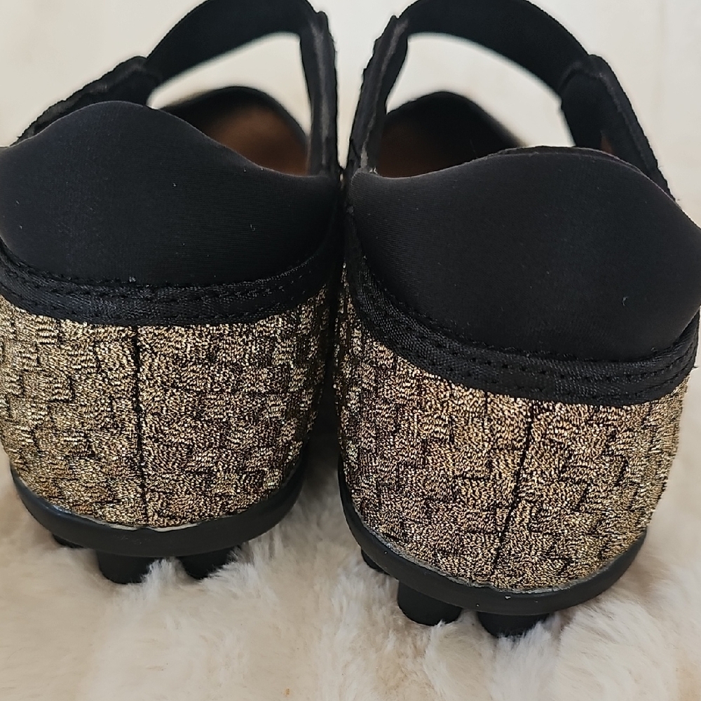 bernie mev. Women's Black and Gold Flats - Picture 6 of 9